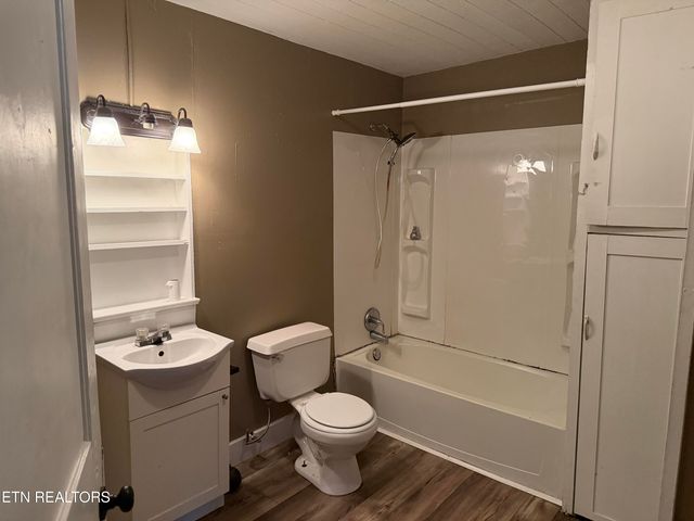 120 Poplar St, Harriman, TN 37748