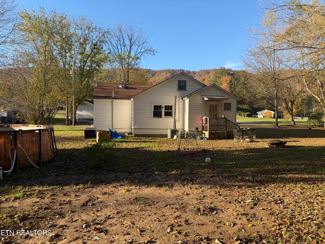 120 Poplar St, Harriman, TN 37748