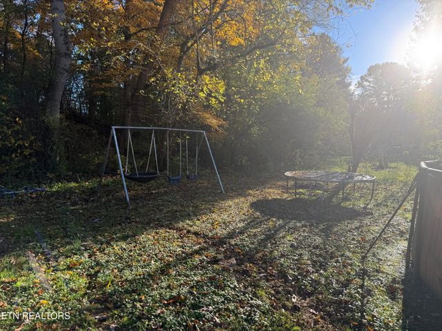 120 Poplar St, Harriman, TN 37748