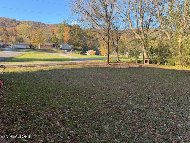 120 Poplar St, Harriman, TN 37748