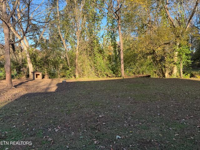 120 Poplar St, Harriman, TN 37748