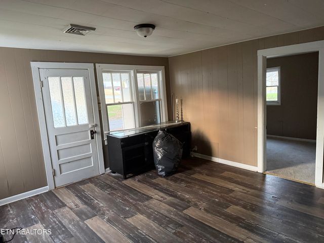 120 Poplar St, Harriman, TN 37748