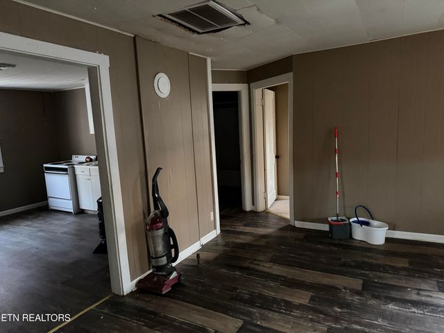 120 Poplar St, Harriman, TN 37748