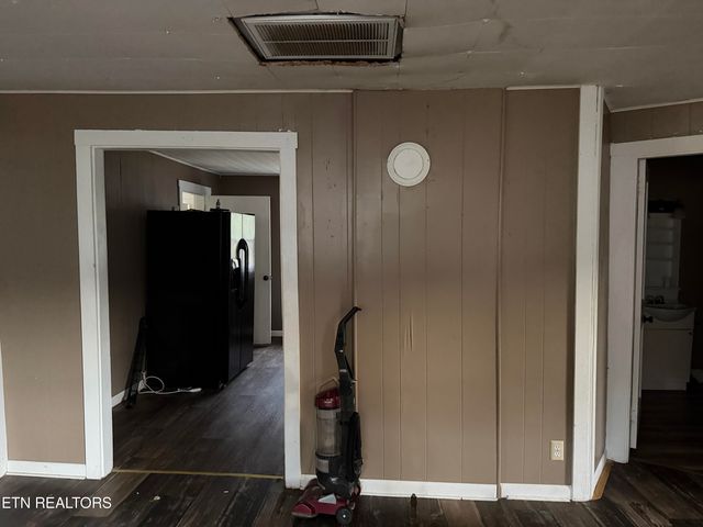 120 Poplar St, Harriman, TN 37748