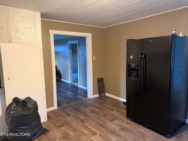 120 Poplar St, Harriman, TN 37748