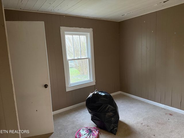 120 Poplar St, Harriman, TN 37748