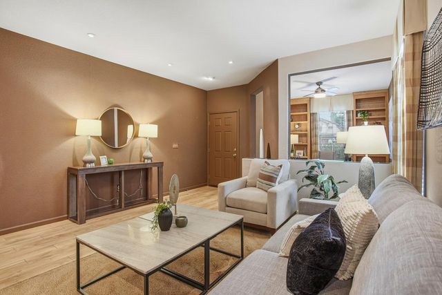 34 Nautica Ct, Sacramento, CA 95833