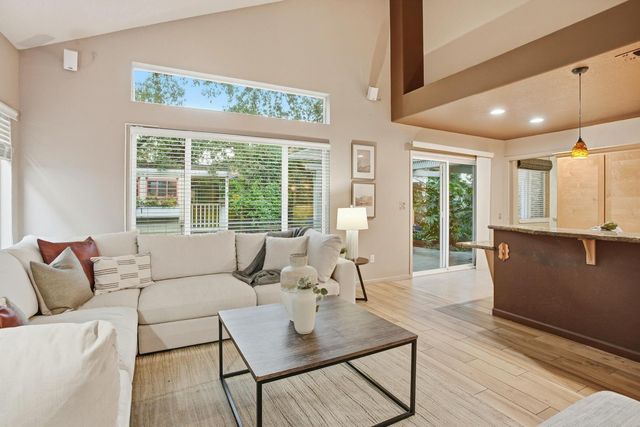 34 Nautica Ct, Sacramento, CA 95833