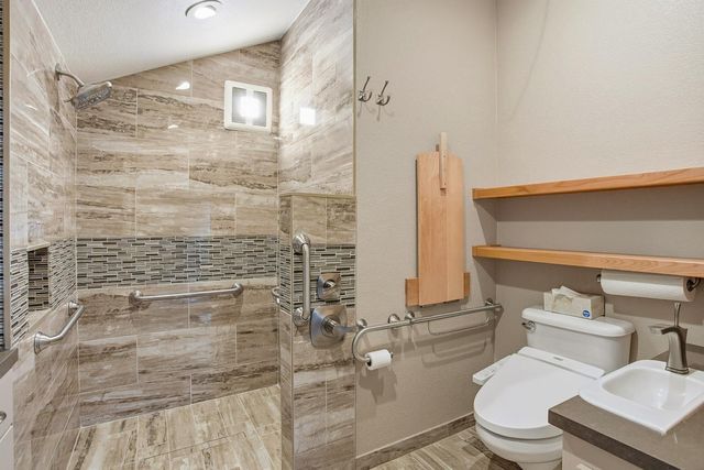 34 Nautica Ct, Sacramento, CA 95833