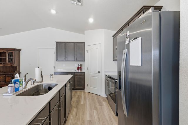 2506 Calle Del Los Claveles, Belen, NM 87002