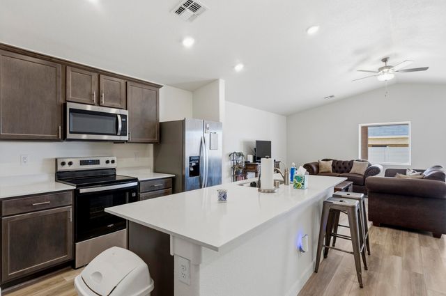 2506 Calle Del Los Claveles, Belen, NM 87002