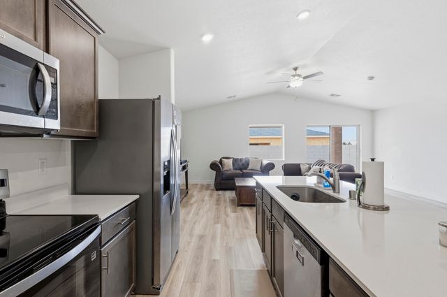 2506 Calle Del Los Claveles, Belen, NM 87002