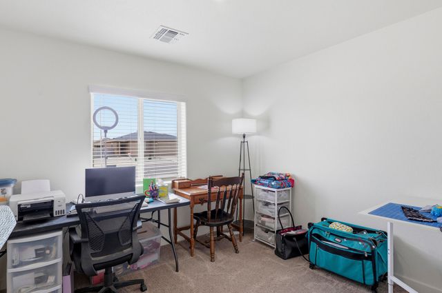 2506 Calle Del Los Claveles, Belen, NM 87002