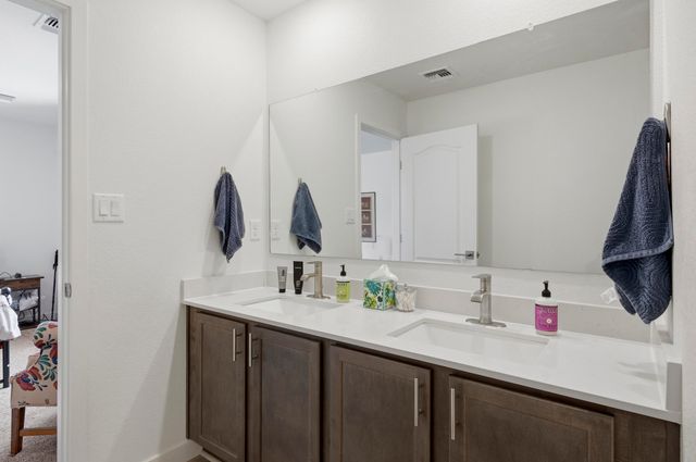 2506 Calle Del Los Claveles, Belen, NM 87002