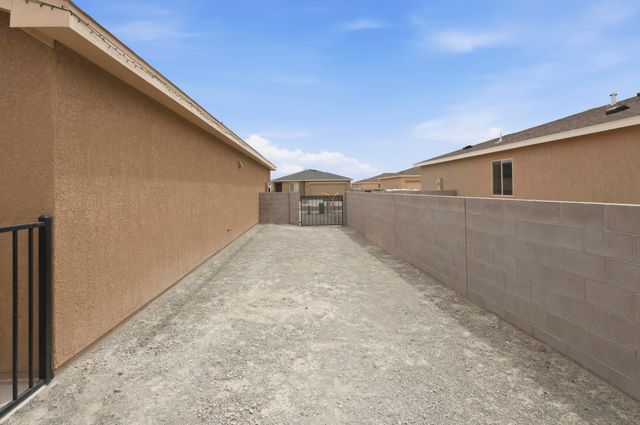 2506 Calle Del Los Claveles, Belen, NM 87002
