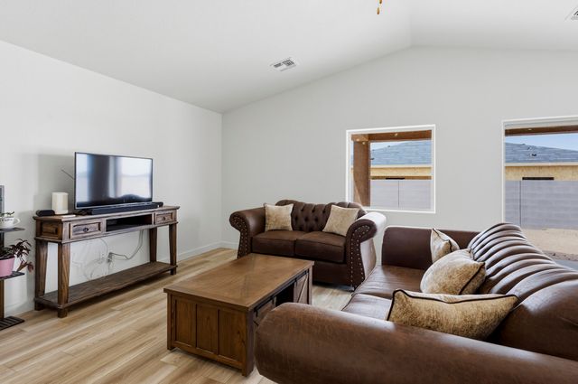 2506 Calle Del Los Claveles, Belen, NM 87002