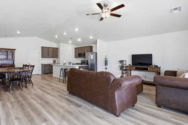 2506 Calle Del Los Claveles, Belen, NM 87002