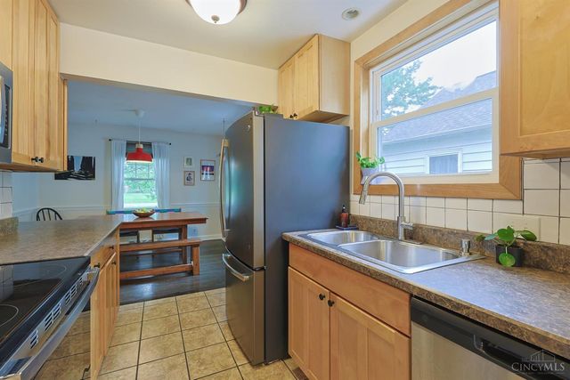 444 W Sharon Road, Springdale, OH 45246