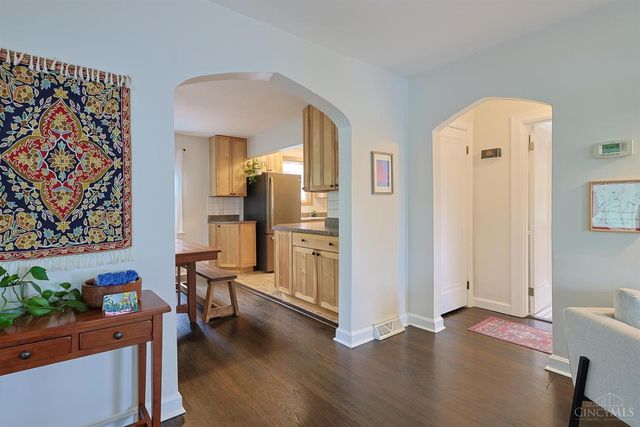 444 W Sharon Road, Springdale, OH 45246