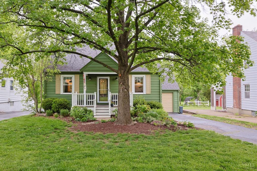 444 W Sharon Road, Springdale, OH 45246