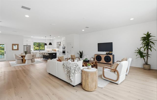 3002 W PLATT 5, Tampa, FL 33609