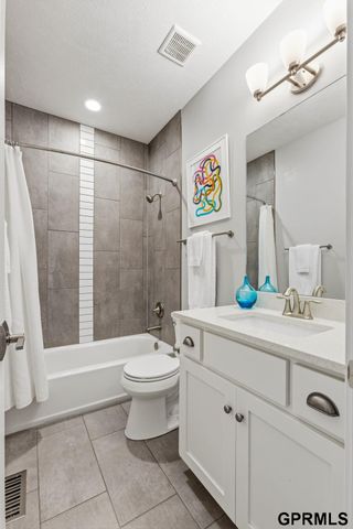 15463 Ogden Circle, Omaha, NE 68116