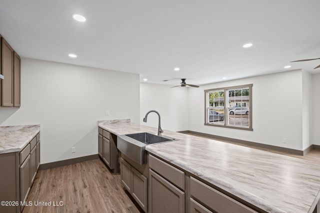 709 Coleman Avenue, Holly Springs, MS 38635