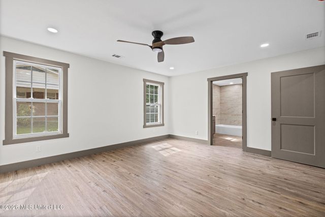 709 Coleman Avenue, Holly Springs, MS 38635