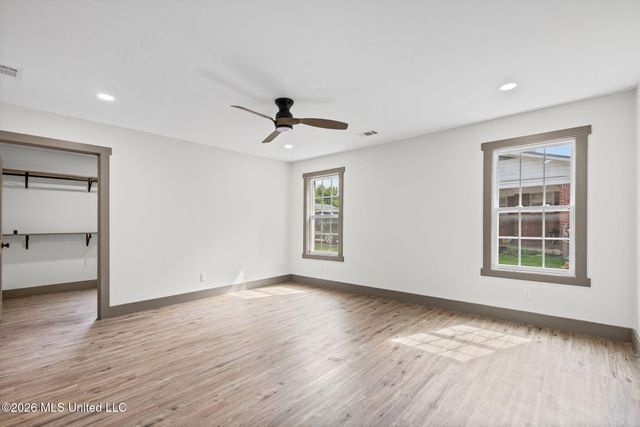 709 Coleman Avenue, Holly Springs, MS 38635