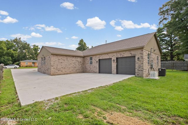709 Coleman Avenue, Holly Springs, MS 38635