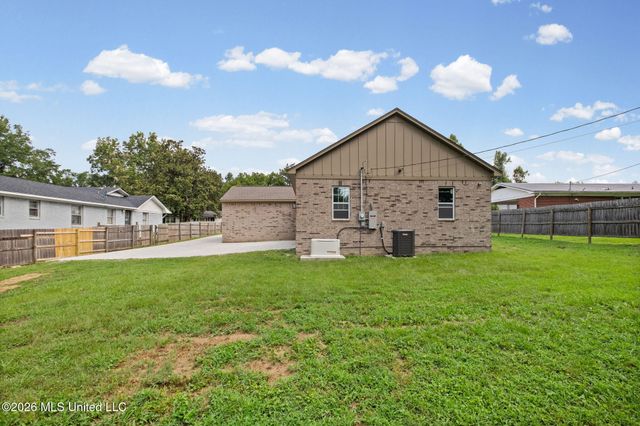 709 Coleman Avenue, Holly Springs, MS 38635