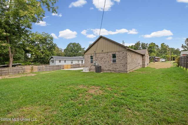 709 Coleman Avenue, Holly Springs, MS 38635