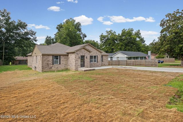 709 Coleman Avenue, Holly Springs, MS 38635