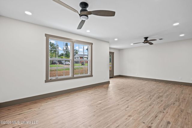 709 Coleman Avenue, Holly Springs, MS 38635