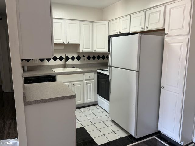13900 Camelot Drive, Sterling Heights, MI 48312