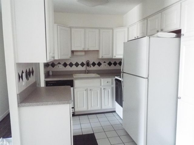 13900 Camelot Drive, Sterling Heights, MI 48312