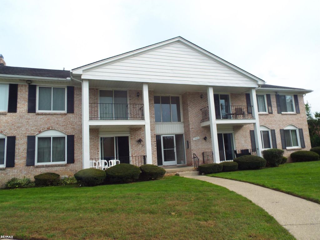 13900 Camelot Drive, Sterling Heights, MI 48312