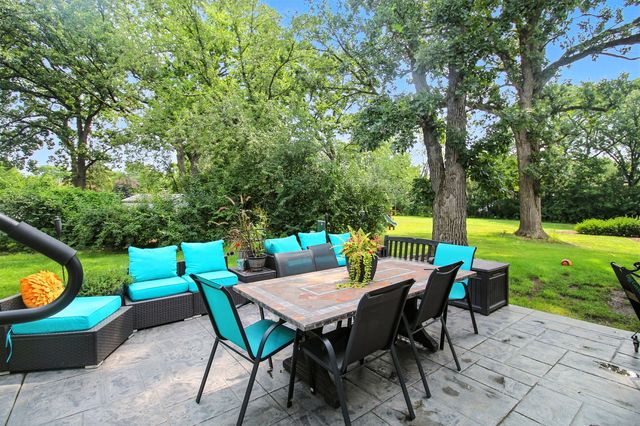 6613 Carl Court, Woodridge, IL 60517