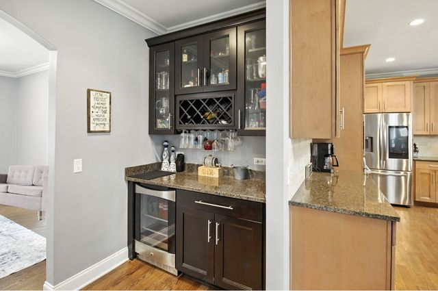 6613 Carl Court, Woodridge, IL 60517