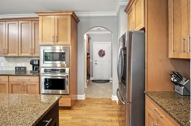 6613 Carl Court, Woodridge, IL 60517