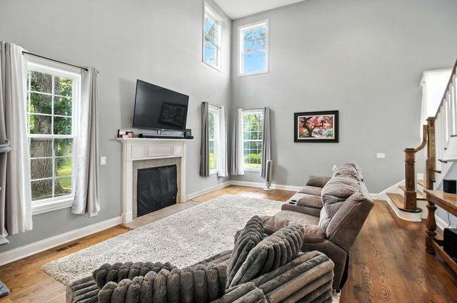 6613 Carl Court, Woodridge, IL 60517