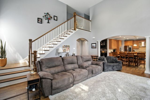 6613 Carl Court, Woodridge, IL 60517