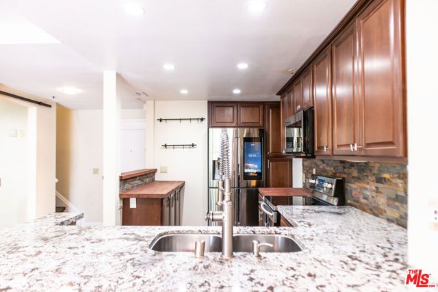 880 W 1st Street 205, Los Angeles, CA 90012