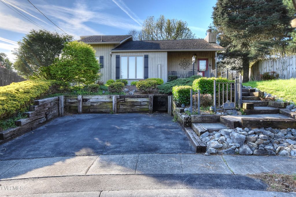 10 Crouch Court, Johnson City, TN 37615