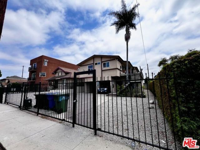 1336 W 37th Drive, Los Angeles, CA 90007