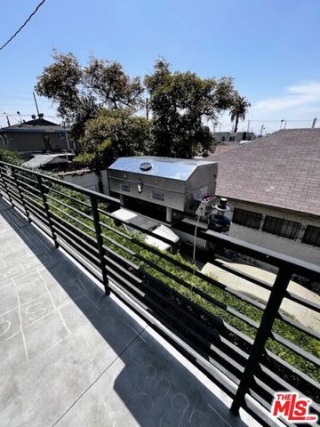 1336 W 37th Drive, Los Angeles, CA 90007