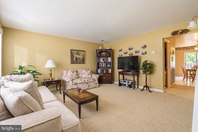 7 NORFOLK CT, Bordentown, NJ 08505
