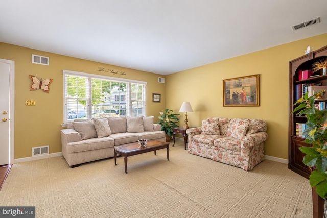 7 NORFOLK CT, Bordentown, NJ 08505