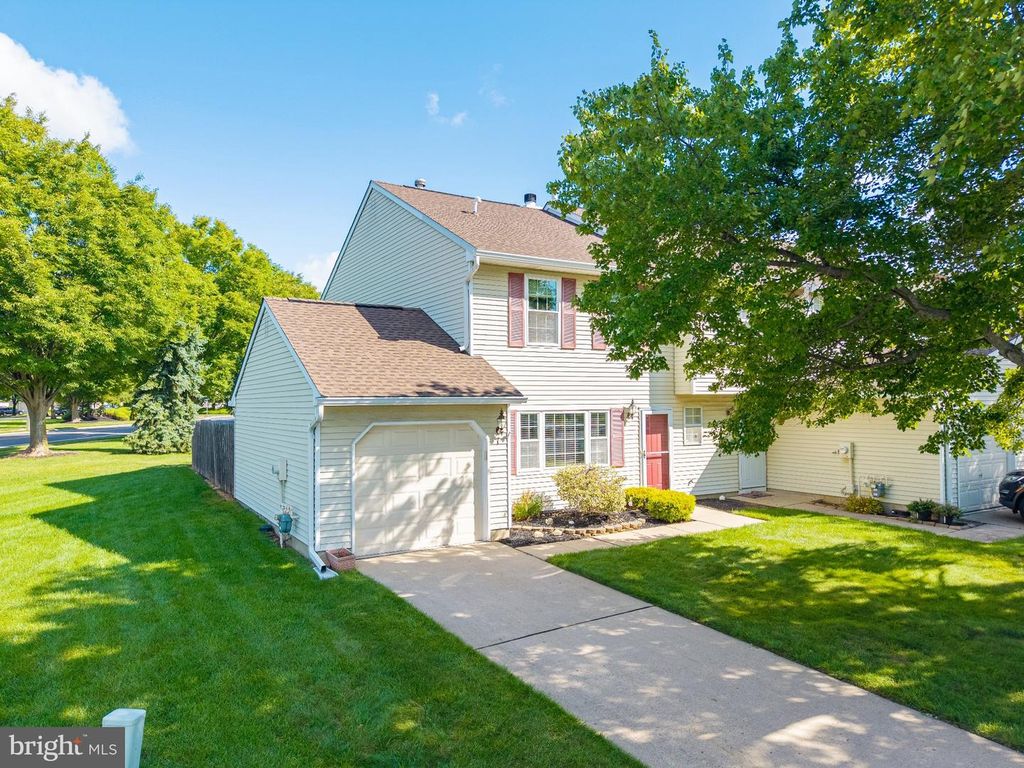 7 NORFOLK CT, Bordentown, NJ 08505