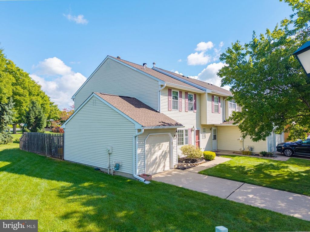 7 NORFOLK CT, BORDENTOWN, NJ 08505 — photo 2